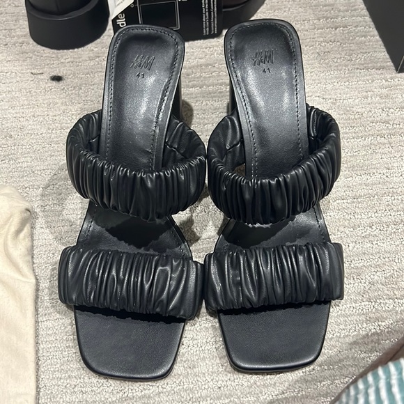 H&M black heel - Picture 1 of 3